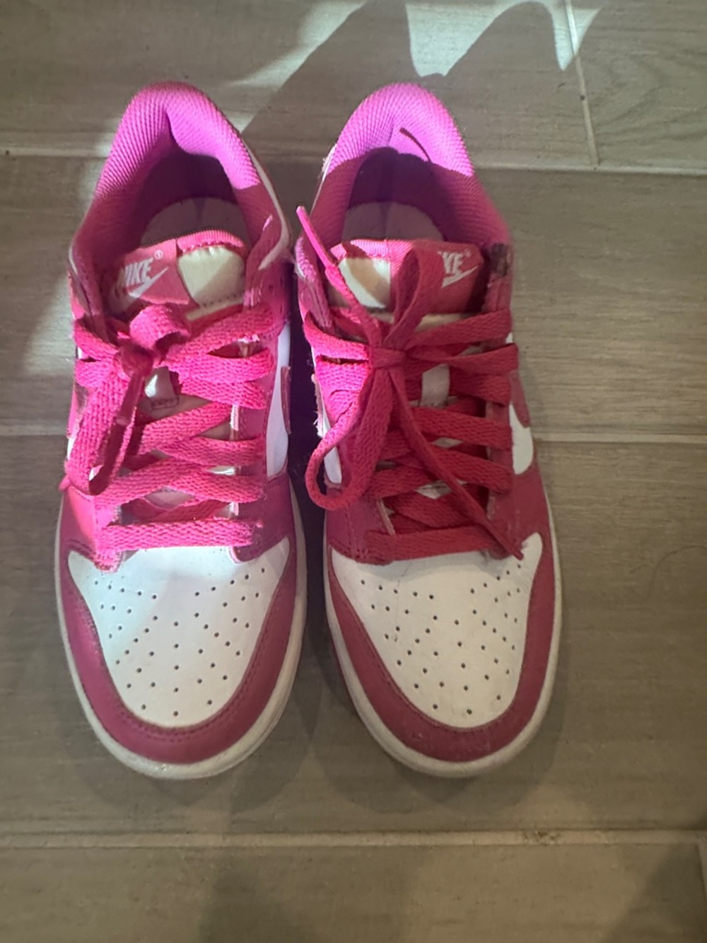 Nike Dunk  Kids Pink and White Low-Top Sneakers with Swoosh